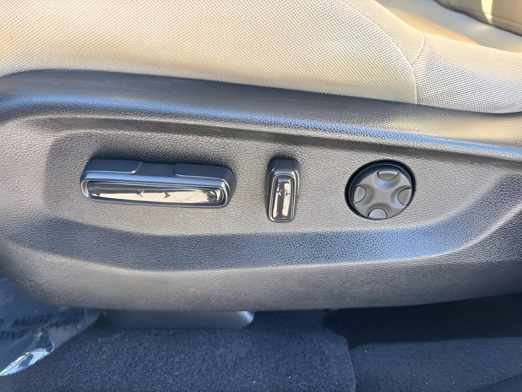 Used 2022 White Honda EX image 10