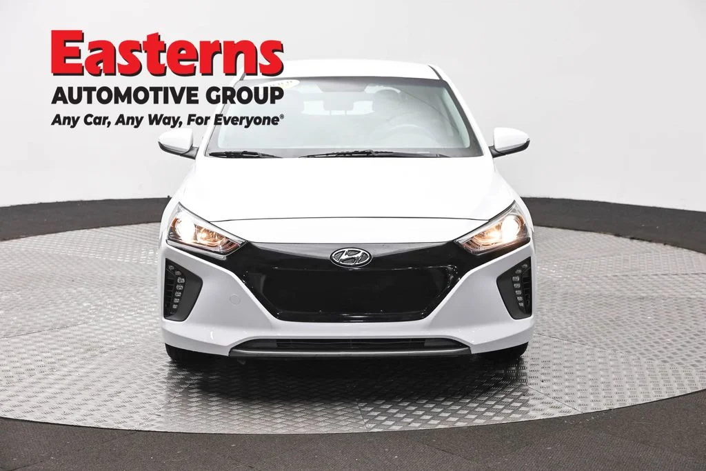Used 2019 White Hyundai Base image 2