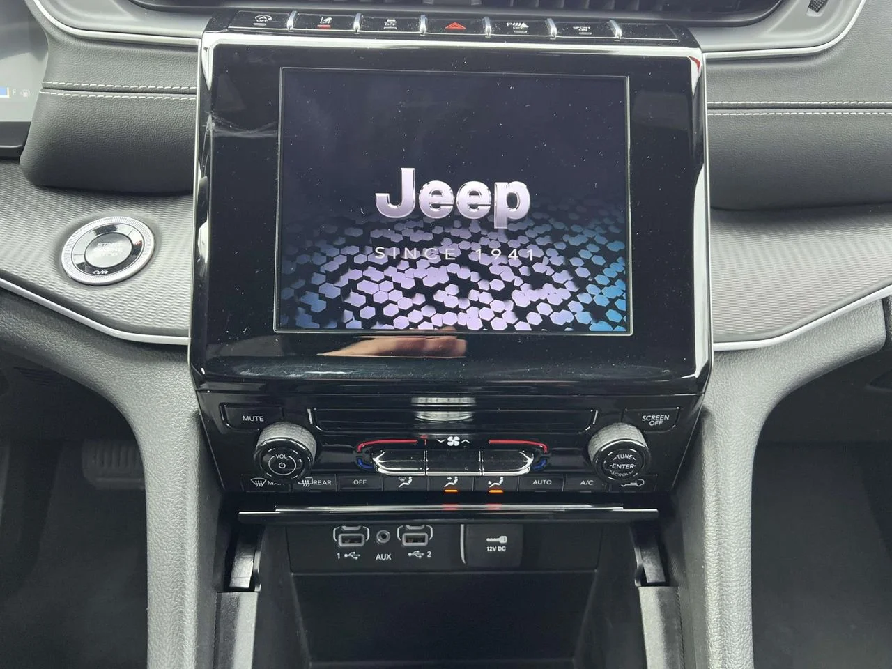 Used 2025 Silver Zynith Jeep Laredo X 4x4 image 34