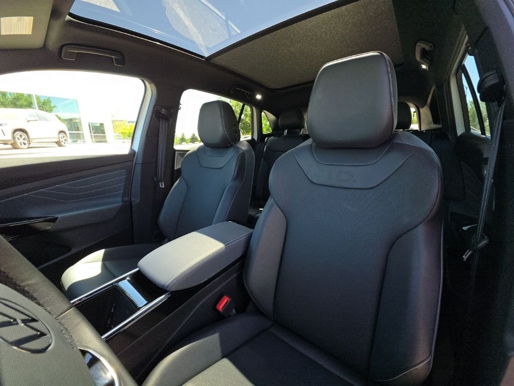 Used 2023 Opal White Volkswagen Pro S image 11