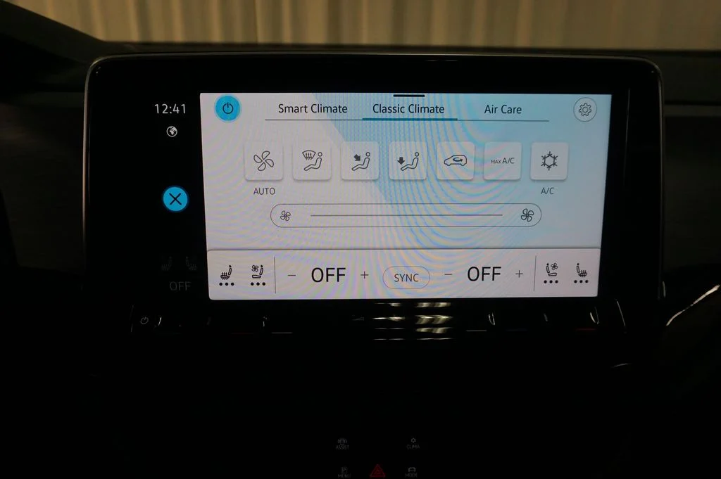 New 2026 White/off-white Volkswagen 2.0T SE w/Technology image 17