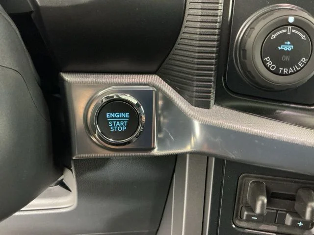 New 2025 Oxford White Ford Lariat image 27