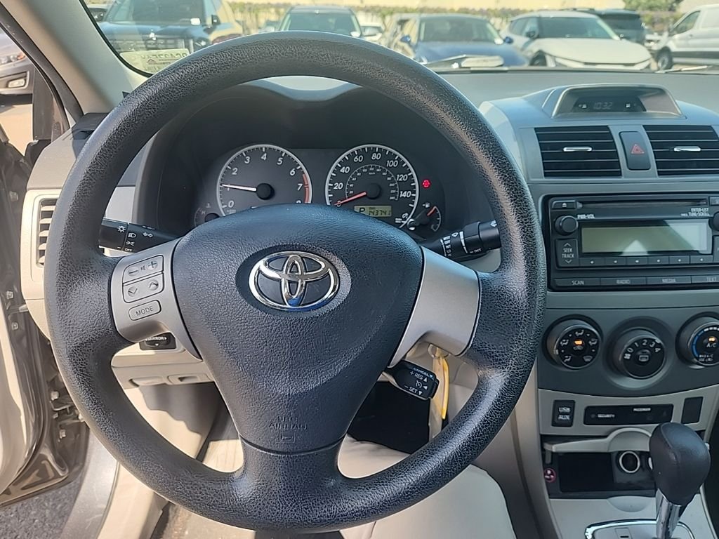 Used 2012 Gray Toyota LE image 22