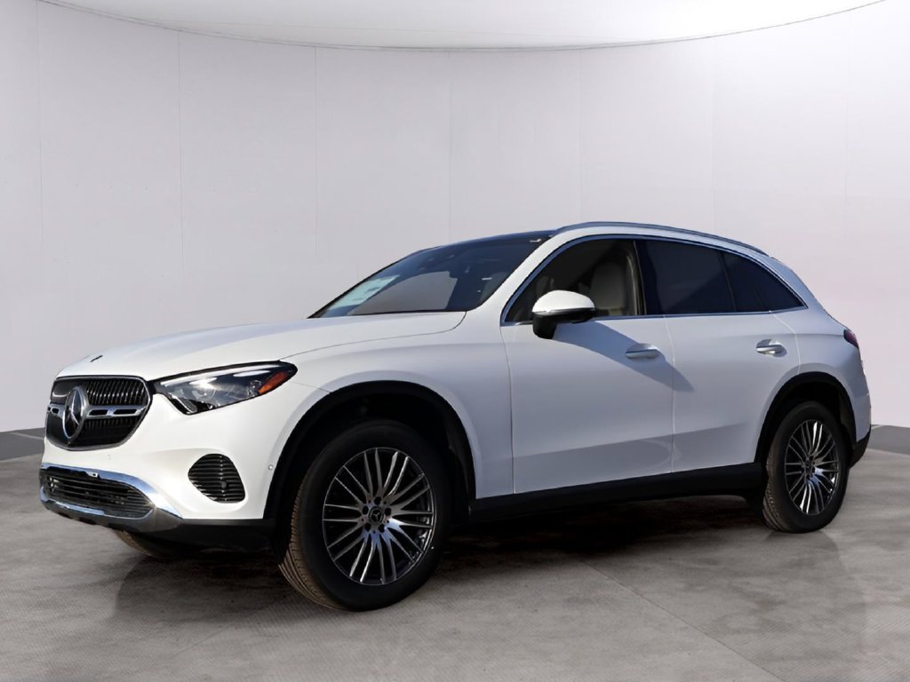 Used 2026 MANUFAKTUR Moonlight White Metallic Mercedes-Benz GLC 300 image 3