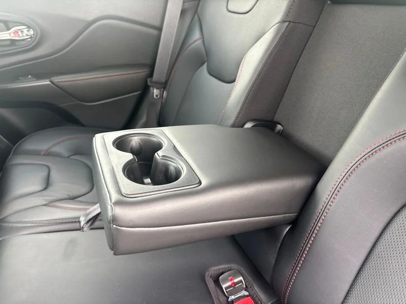 Used 2022 Silver Jeep Trailhawk image 19