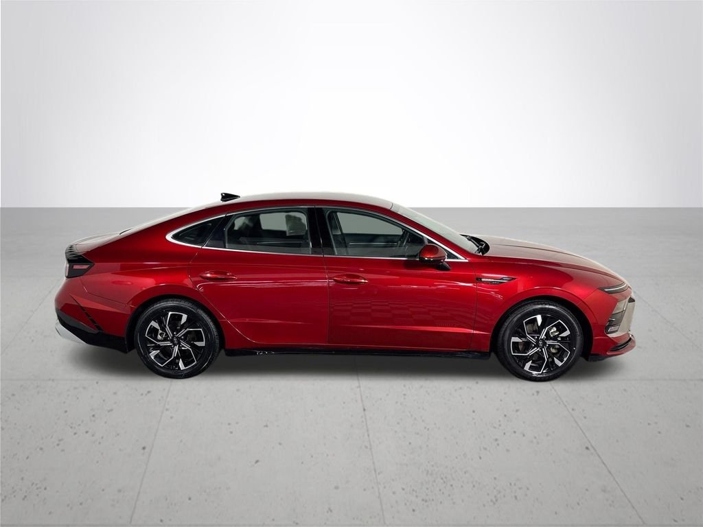 Used 2025 Red Hyundai SEL image 5