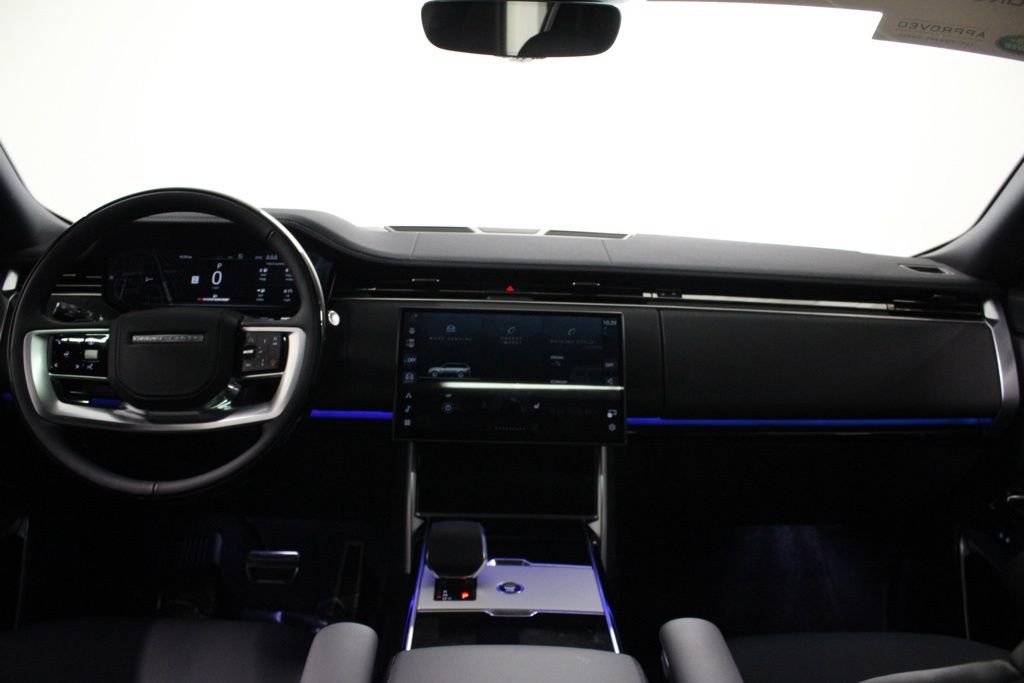 Used 2025 White Land Rover SE image 41