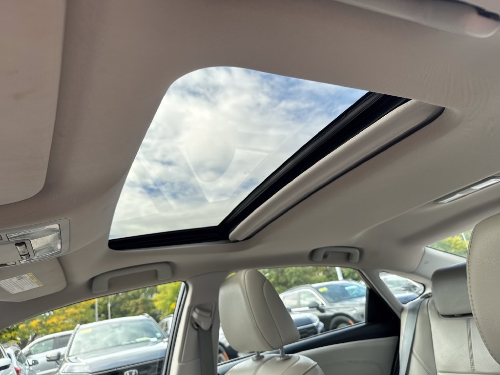 Used 2016 Silver Toyota XLE Premium image 15