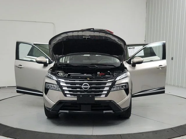 Used 2026 Gold Nissan Platinum image 10