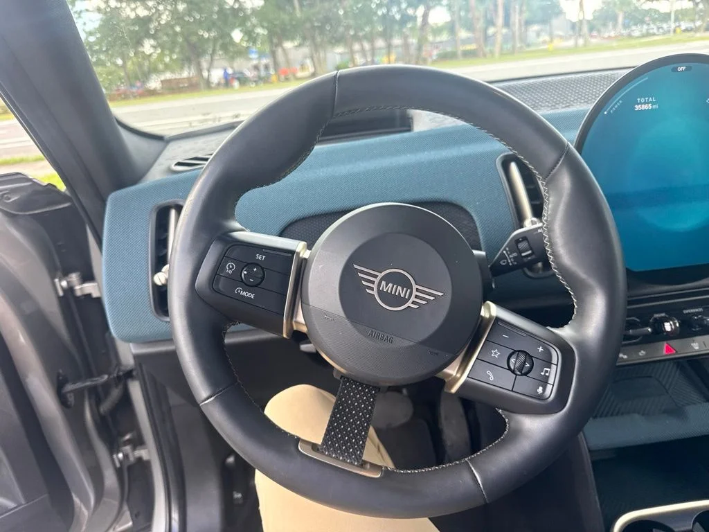 Used 2025 Silver MINI Signature Plus image 6