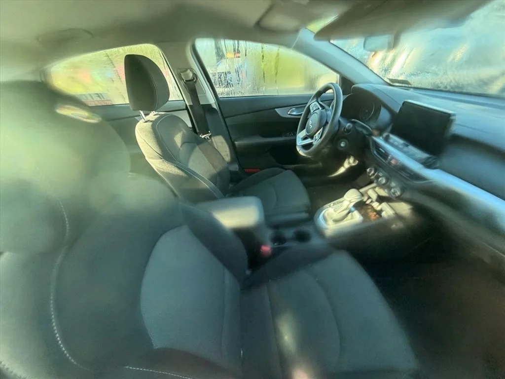 Used 2023 Black Kia LXS image 18