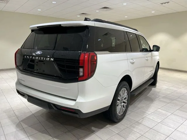New 2027 White/off-white Ford Platinum image 5
