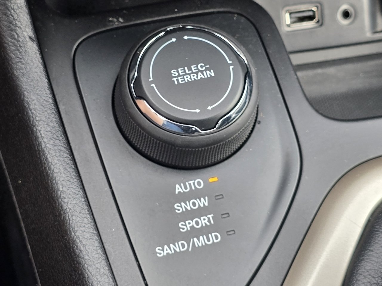 Used 2017 Red Jeep Limited image 7