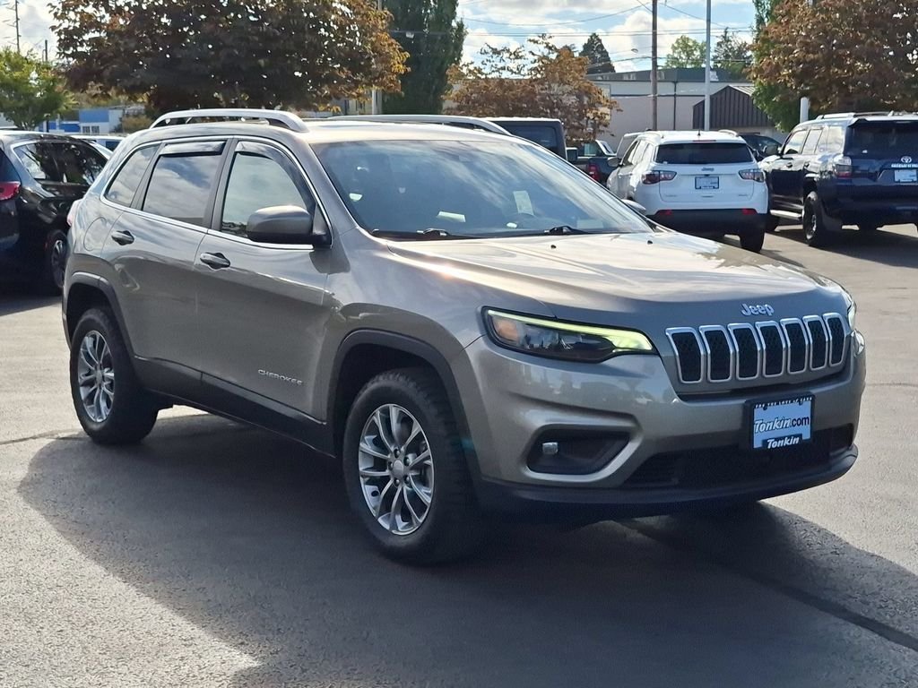 Used 2020 Light Brownstone Pearlcoat Jeep Latitude Plus image 7