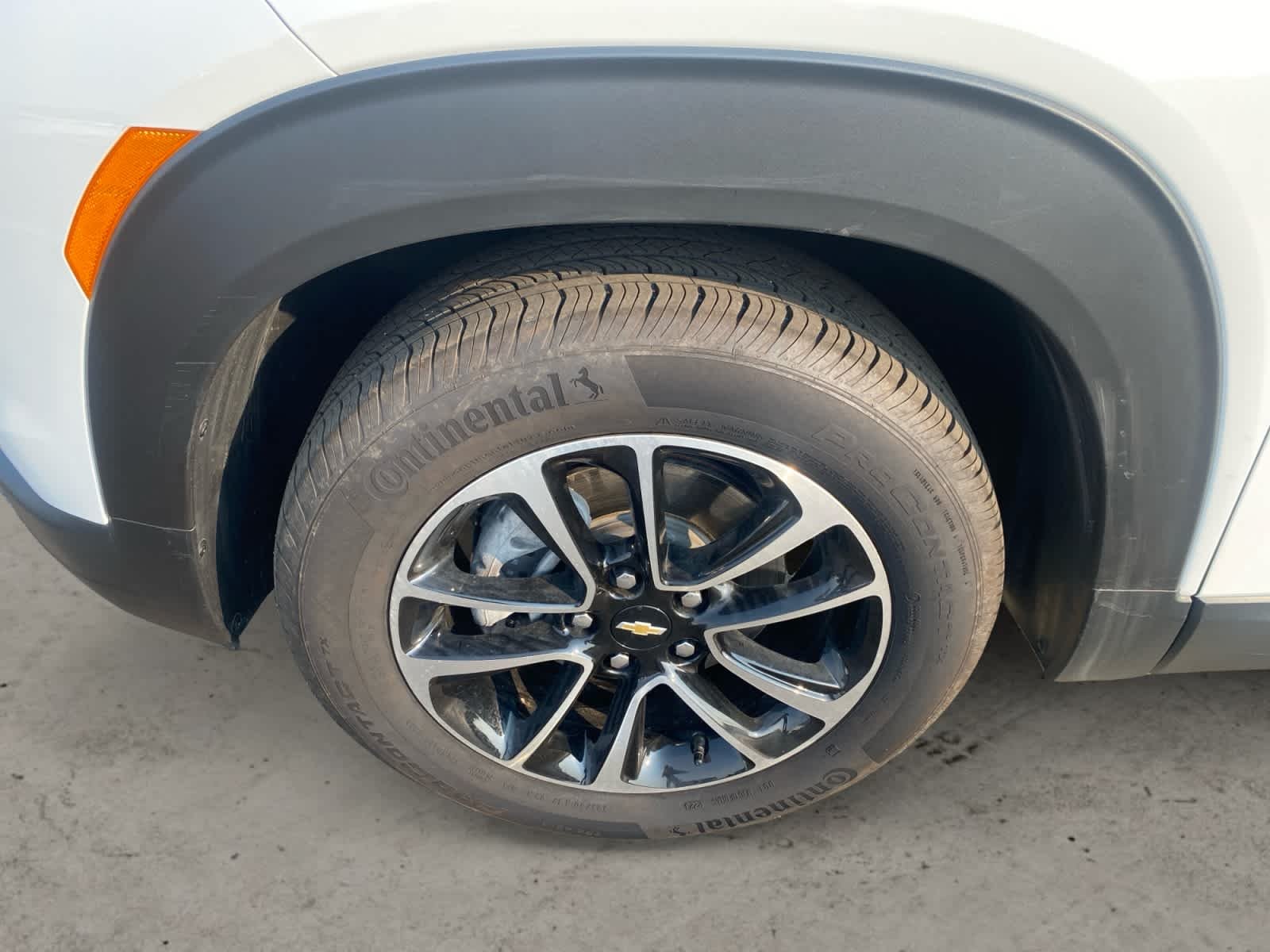 Used 2024 Summit White Chevrolet LT image 13