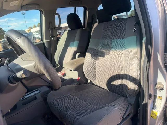 Used 2010 Silver Nissan SE image 17