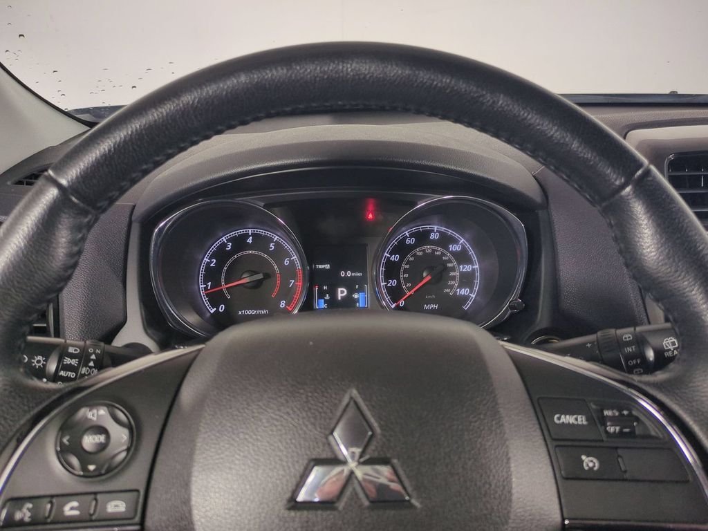 Used 2024  Mitsubishi 2.0 ES image 33