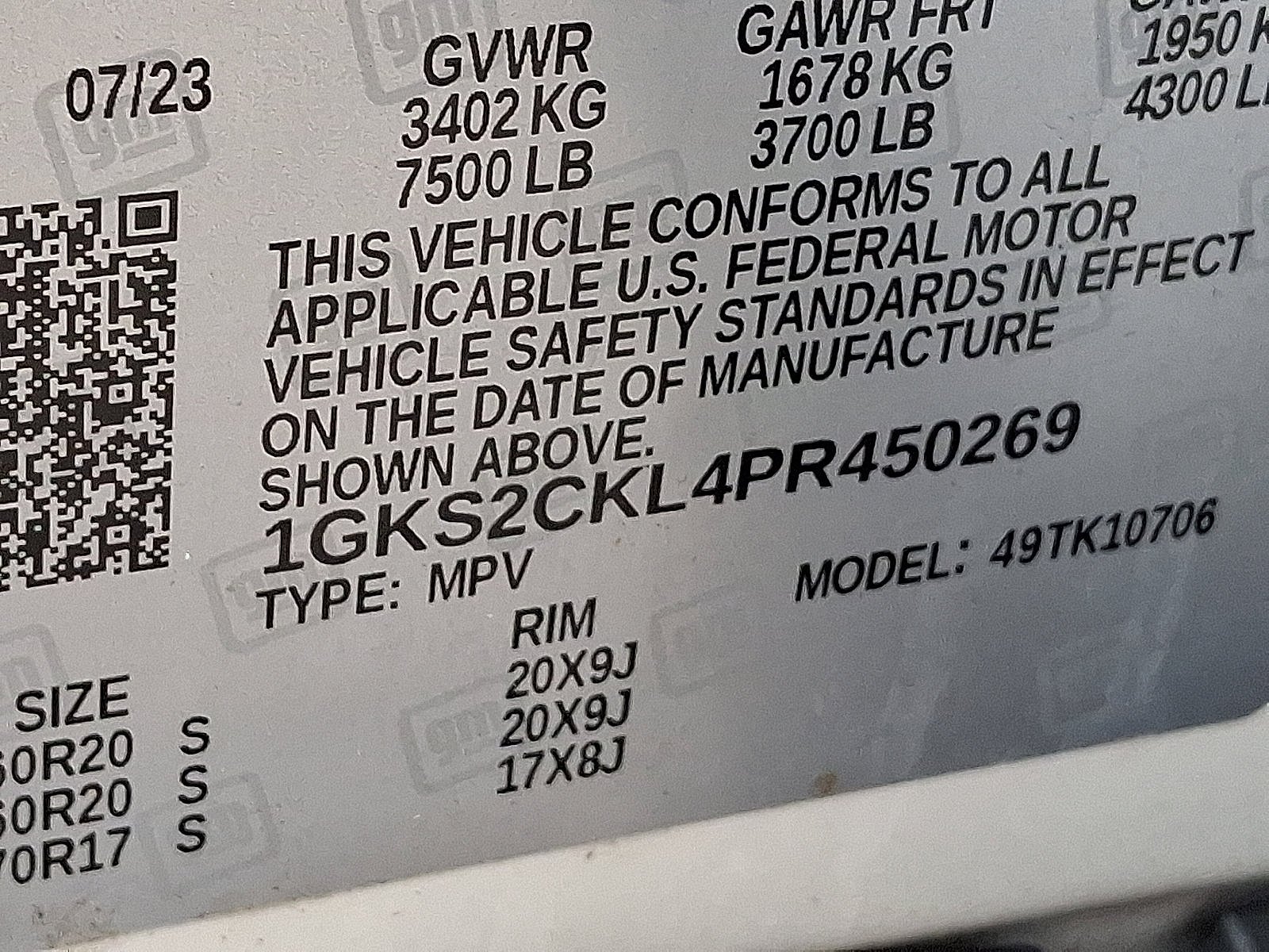 Used 2023 White Frost Tricoat GMC AT4 image 27