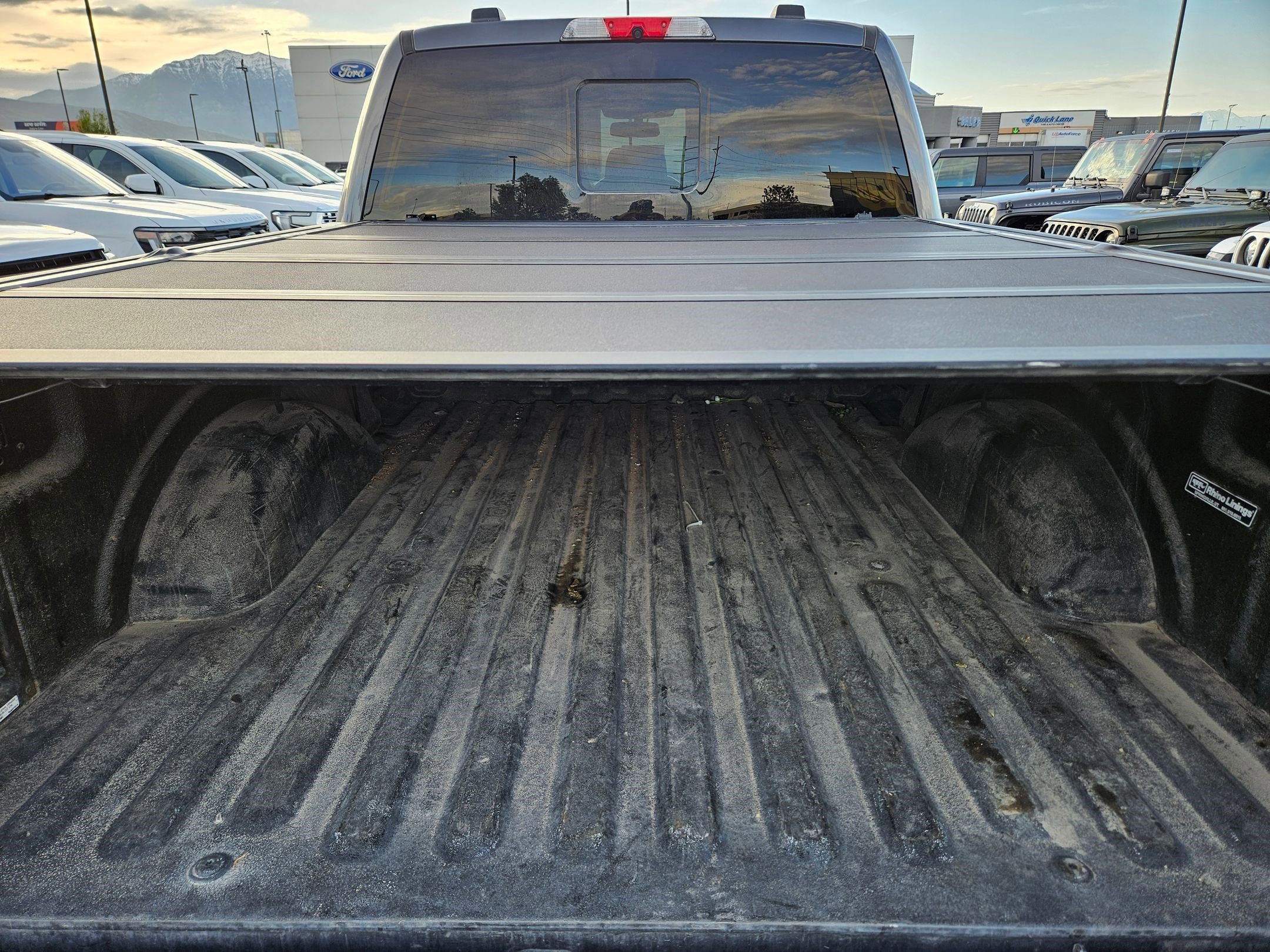 Used 2023 Gray Metallic Ford LARIAT image 28
