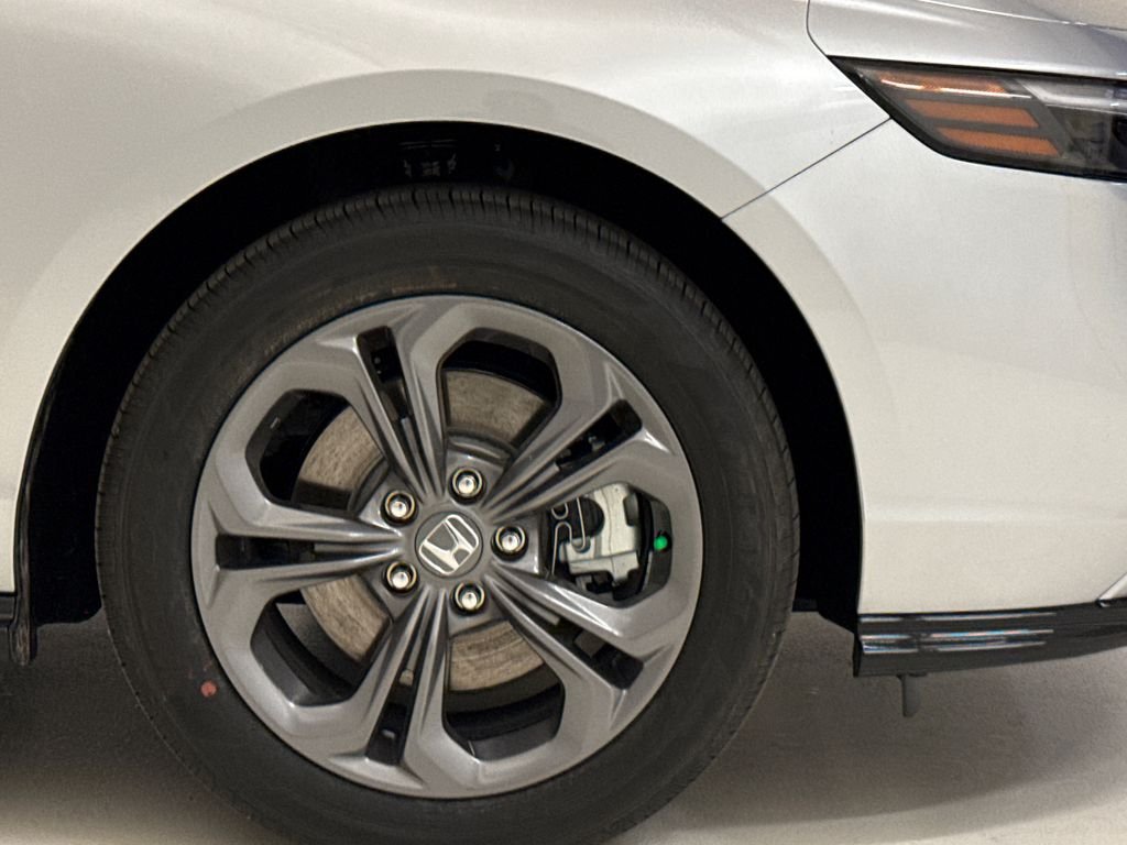 2026 Honda Accord Hybrid EX-L - Photo 6