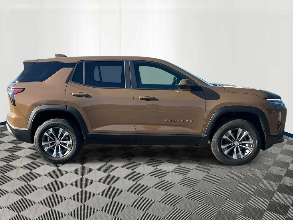 2027 Chevrolet Equinox LT - Photo 6