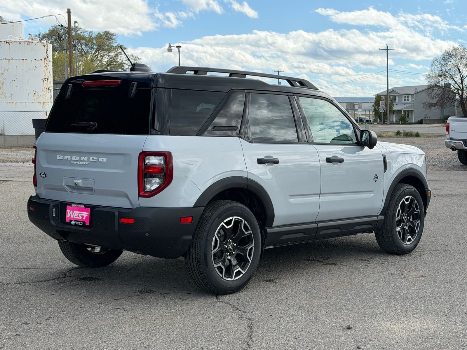 View vehicle photo 7
