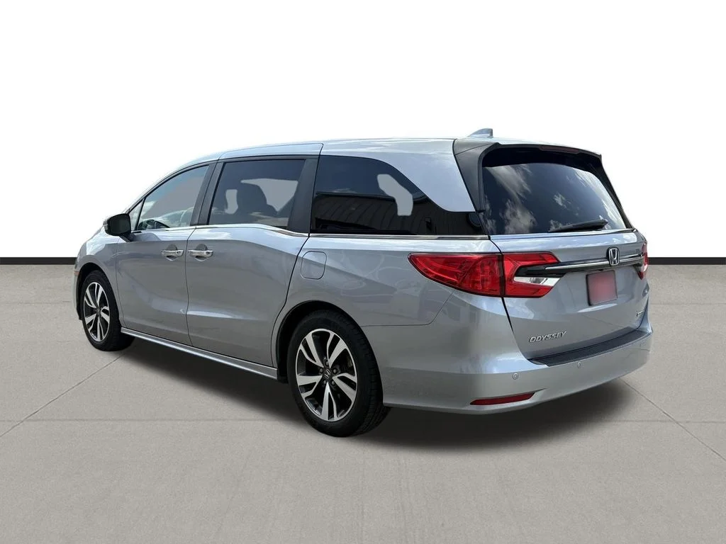 Used 2022 Pacific Pewter Metallic Honda Touring image 5