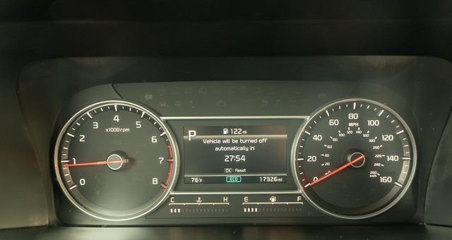 Used 2023 White Kia X-Line S image 21