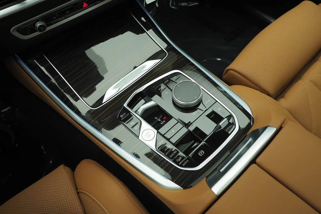 New 2026 Black Sapphire Metallic BMW xDrive50e image 19