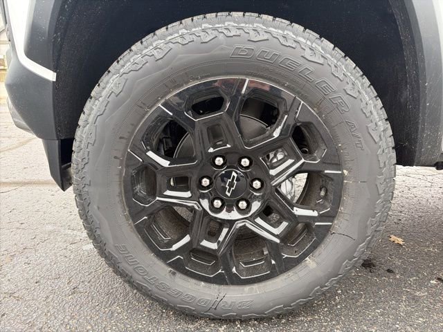 New 2026 Summit White Chevrolet Trail Boss image 9