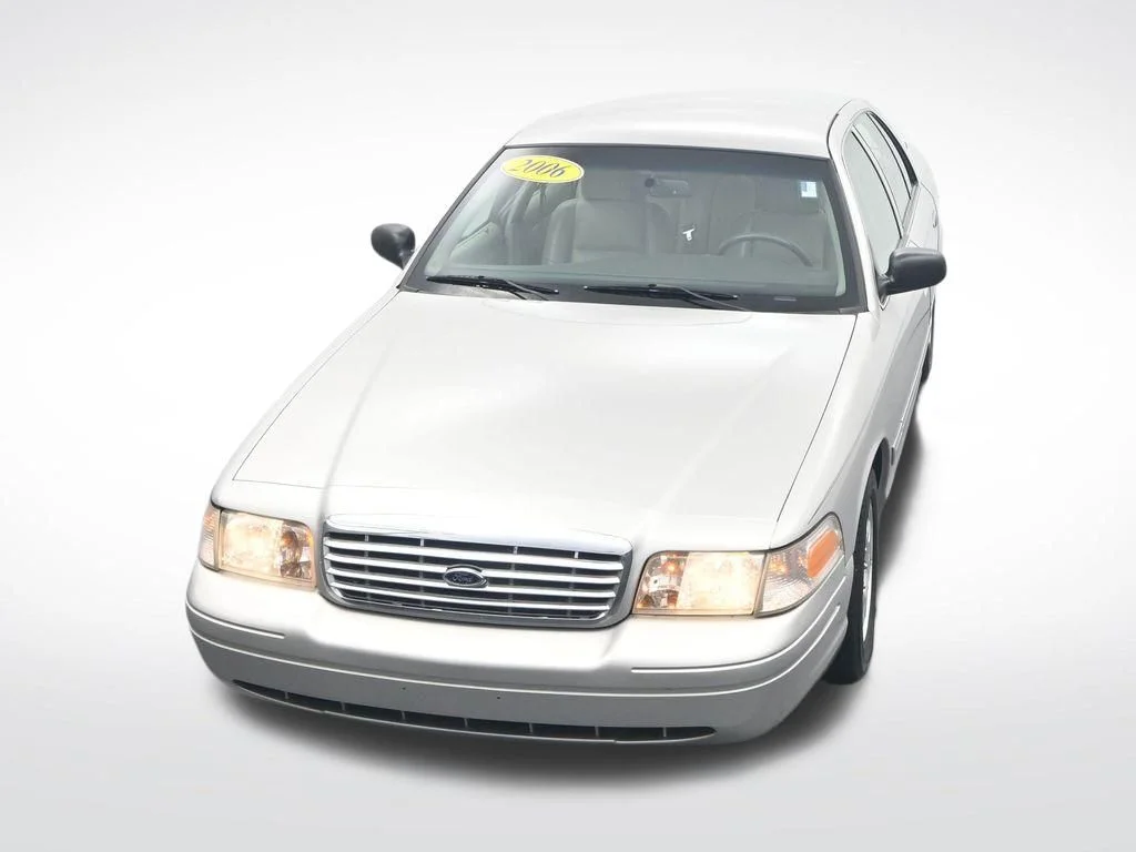 Used 2006 Silver Ford LX image 23