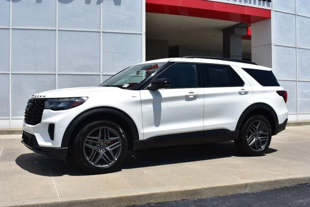 Used 2025 White Ford ST-Line image 2