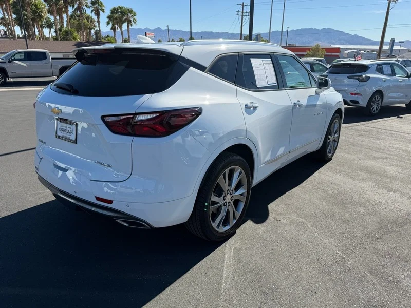 Used 2019 SUMMIT WHITE Chevrolet Premier image 3