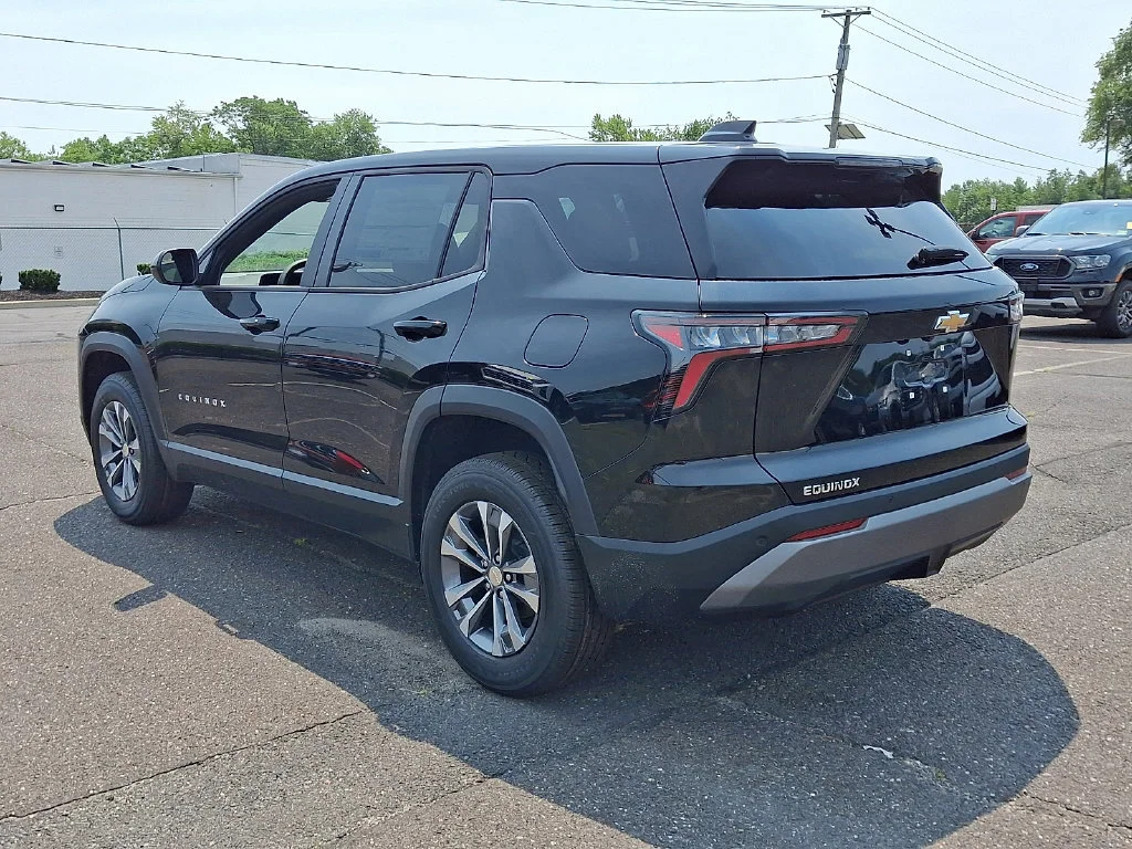 New 2027 Mosaic Black Metallic Chevrolet LT image 6