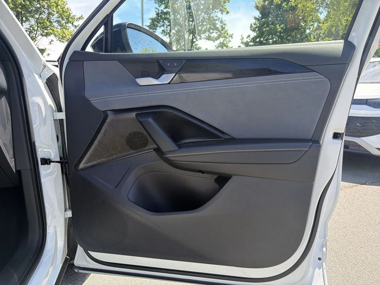New 2026 White/off-white Volkswagen 2.0T SE R-Line Black image 33