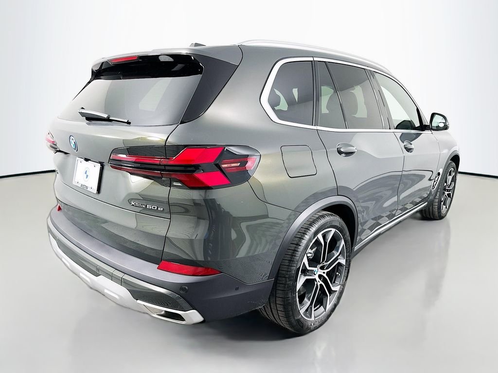 New 2026 Dravit Grey Metallic BMW xDrive50e image 5