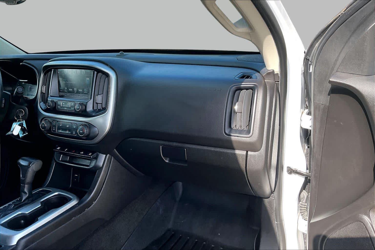 Used 2018 Summit White Chevrolet 4WD LT image 17