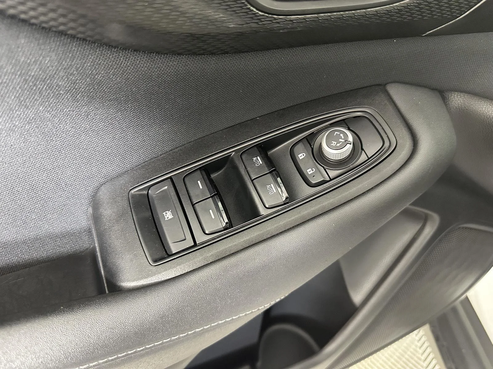 Used 2021  Subaru  image 24