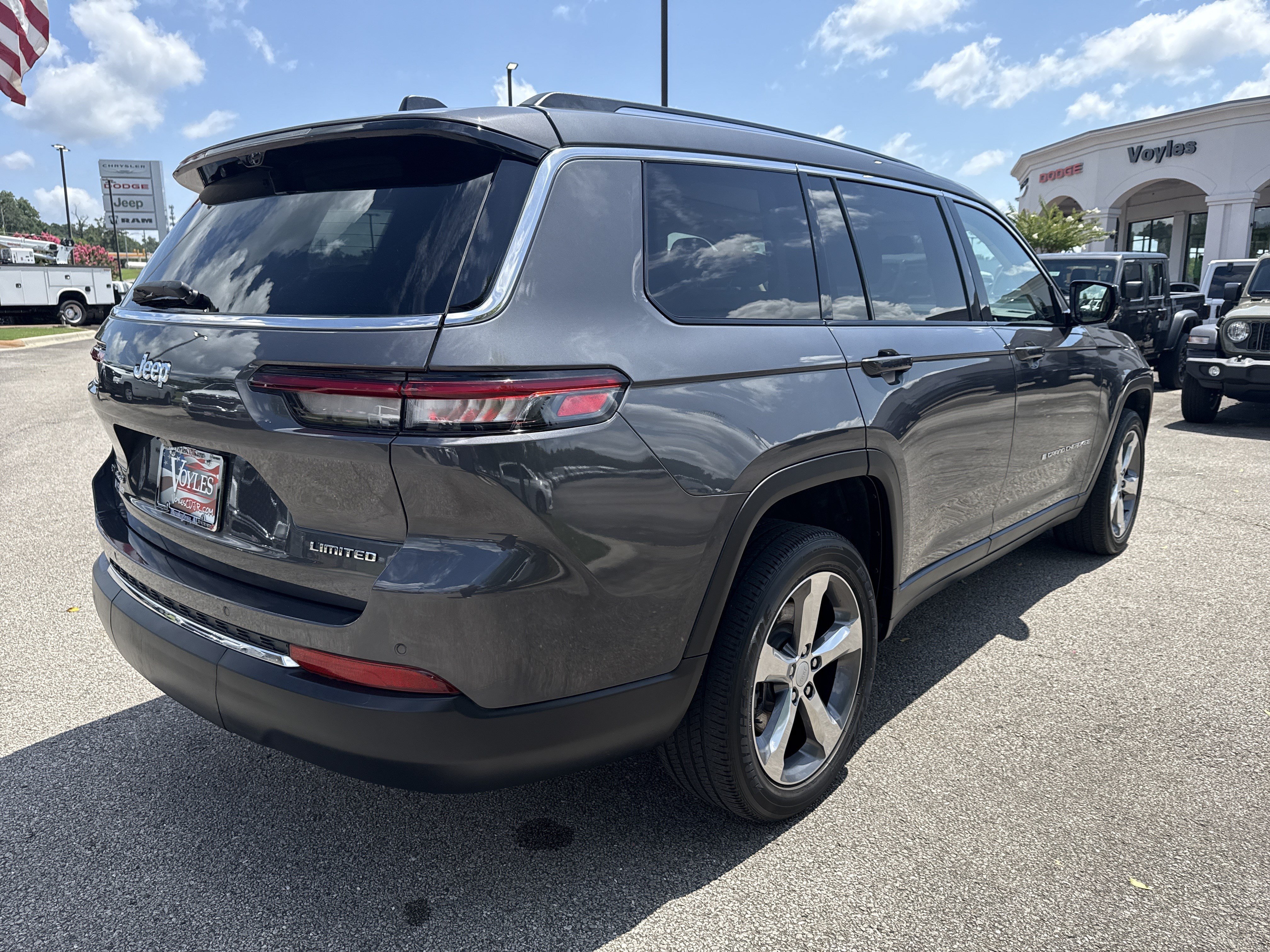 Used 2022 Baltic Gray Metallic Clearcoat Jeep Limited image 7