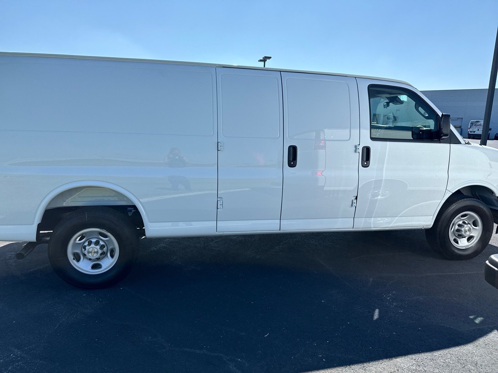 2025 Chevrolet Express Cargo Work Van - Photo 10
