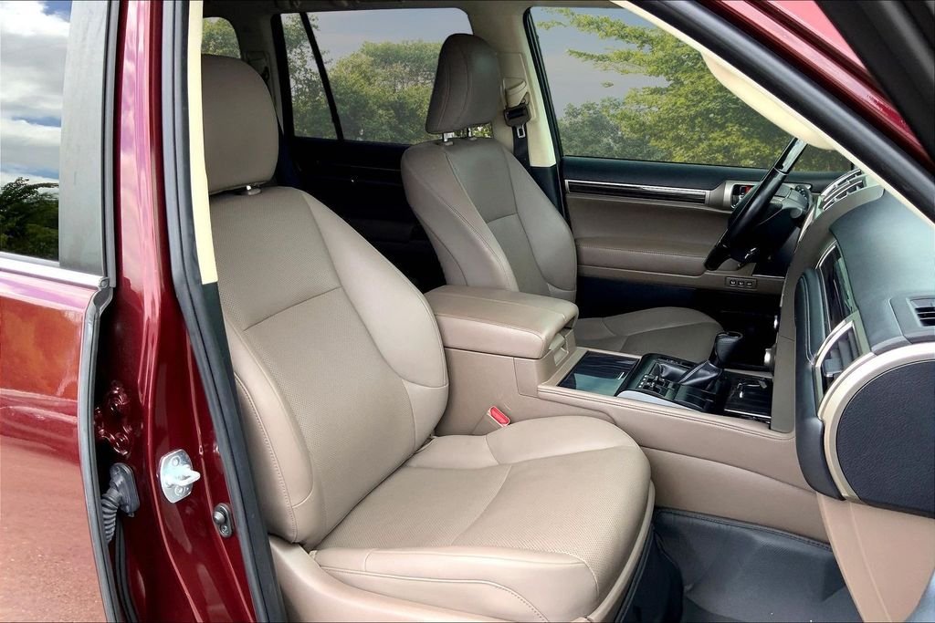 Used 2020 Red Lexus 460 image 28