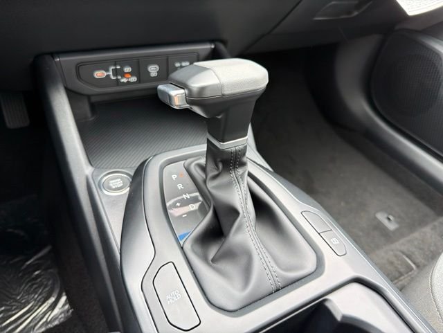 New 2026 Snow White Pearl Kia LXS image 18