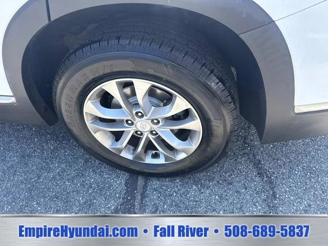 Used 2020 Gray Hyundai SE image 9