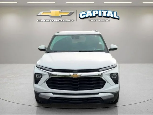 Used 2025 Summit White Chevrolet LT image 9