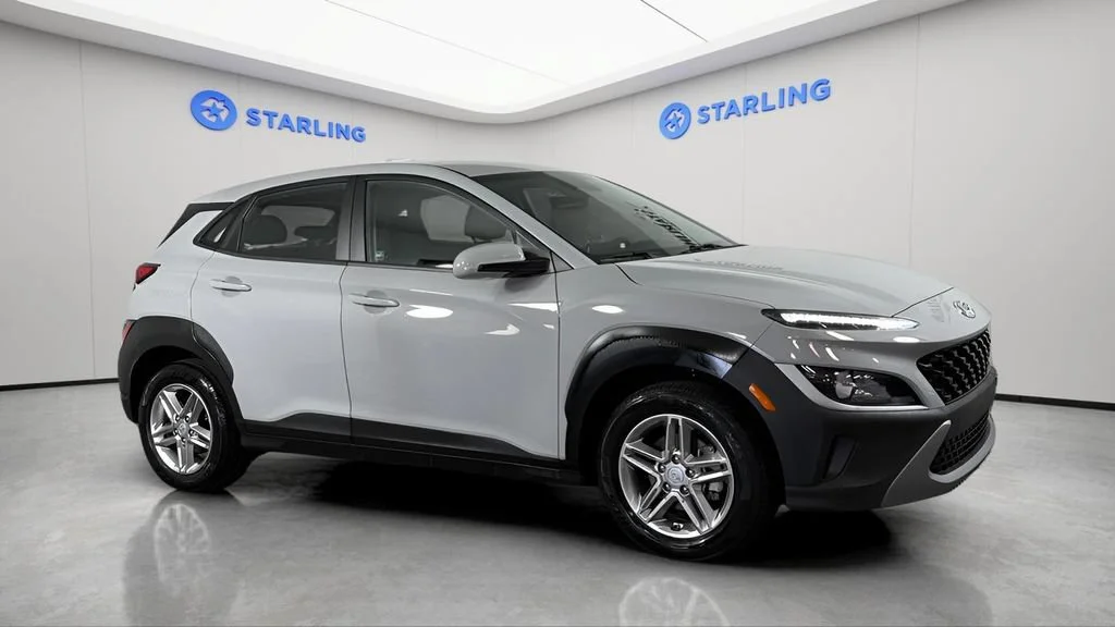 Used 2022 Silver Hyundai SE image 12