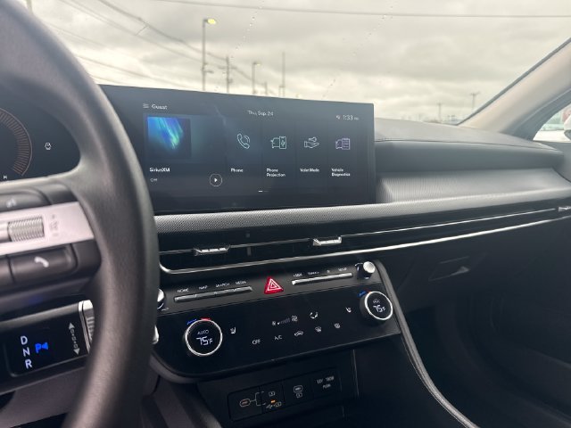 Used 2025 White Hyundai SEL image 18