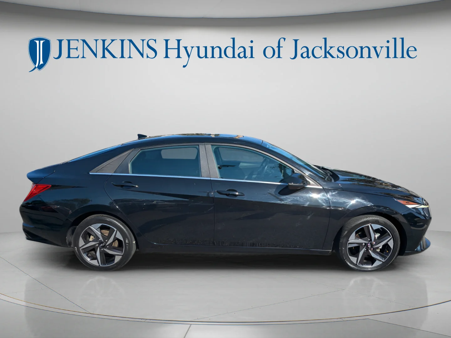 Used 2022 Phantom Black Hyundai SEL image 2