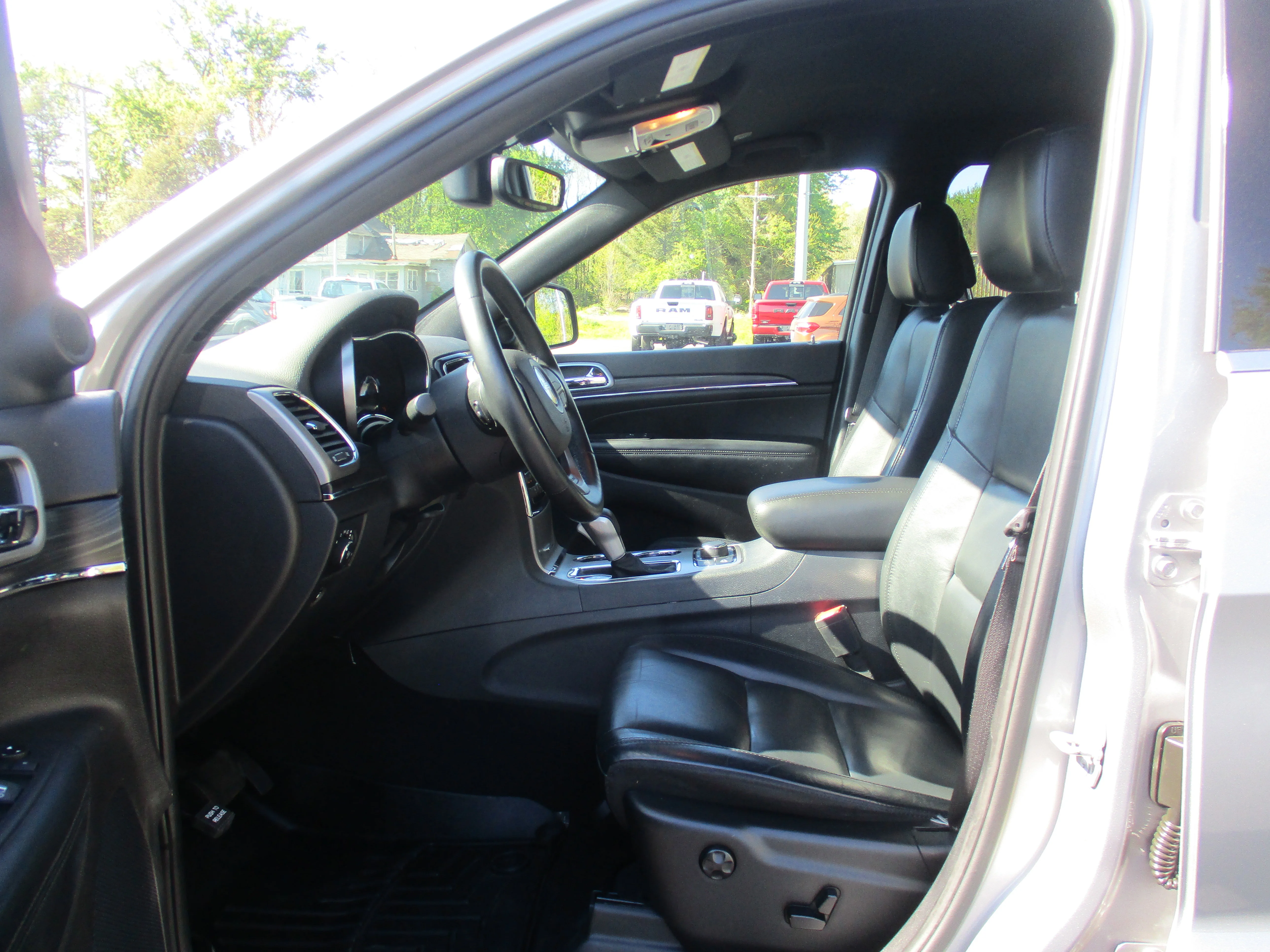 Used 2019 Billet Silver Metallic Clearcoat Jeep Limited image 28