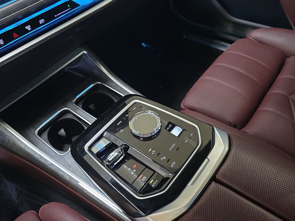 Used 2023 Black Sapphire Metallic BMW xDrive60 image 26