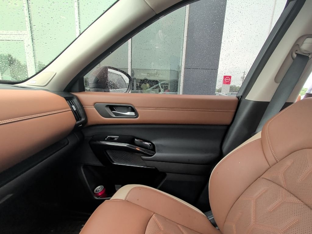 Used 2026 Gray Nissan Platinum image 8